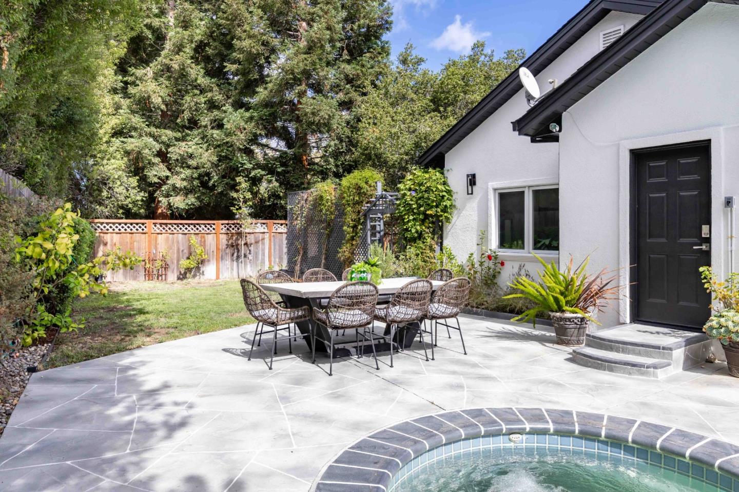 Detail Gallery Image 33 of 37 For 720 Vista Dr, Redwood City,  CA 94062 - 5 Beds | 4/1 Baths