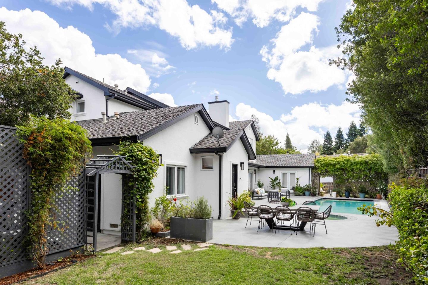 Detail Gallery Image 34 of 37 For 720 Vista Dr, Redwood City,  CA 94062 - 5 Beds | 4/1 Baths