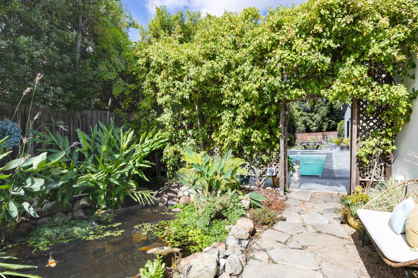 Detail Gallery Image 35 of 37 For 720 Vista Dr, Redwood City,  CA 94062 - 5 Beds | 4/1 Baths