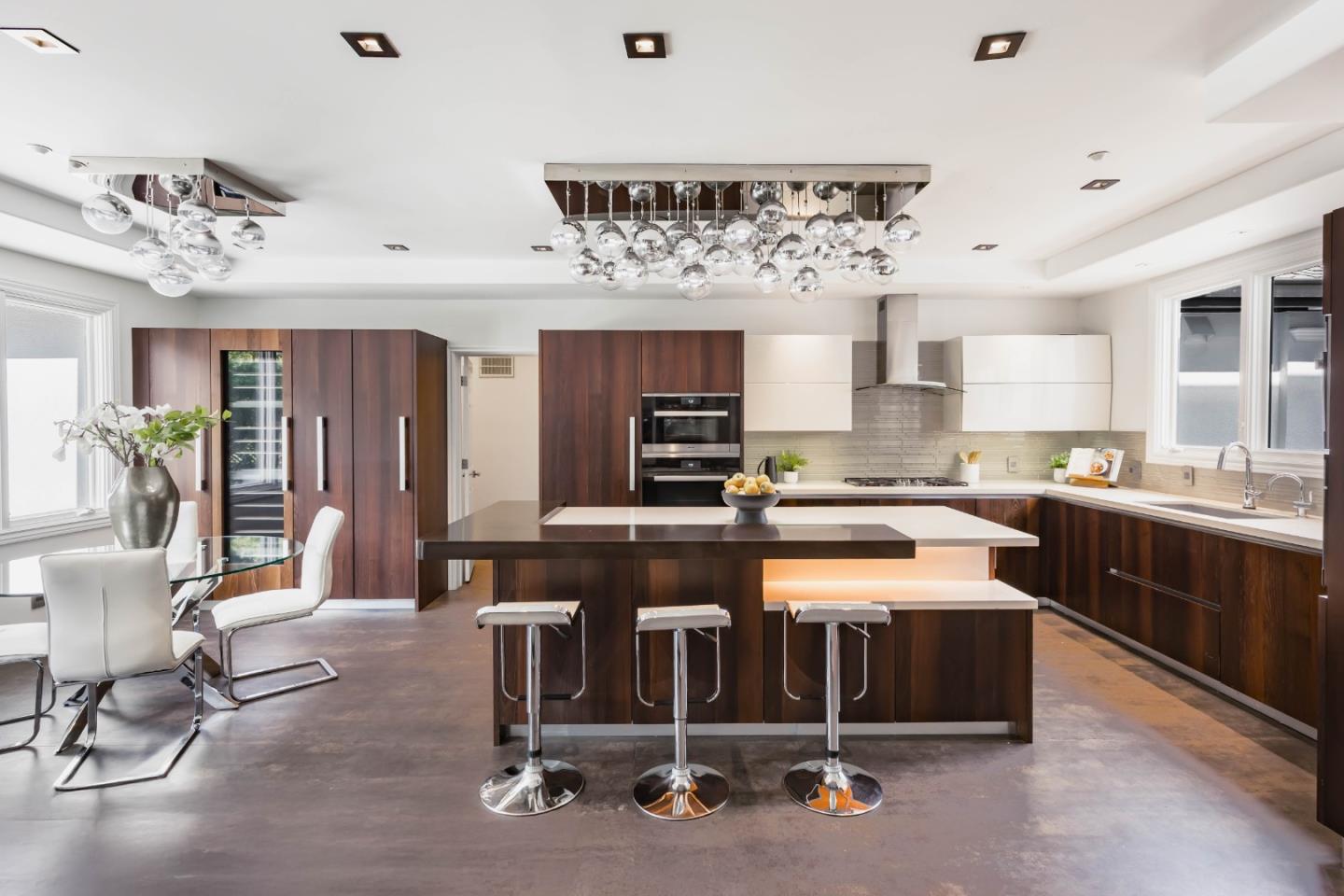 Detail Gallery Image 8 of 37 For 720 Vista Dr, Redwood City,  CA 94062 - 5 Beds | 4/1 Baths