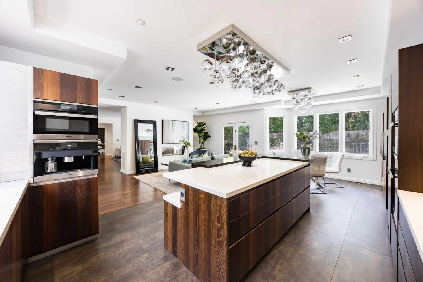 Detail Gallery Image 9 of 37 For 720 Vista Dr, Redwood City,  CA 94062 - 5 Beds | 4/1 Baths