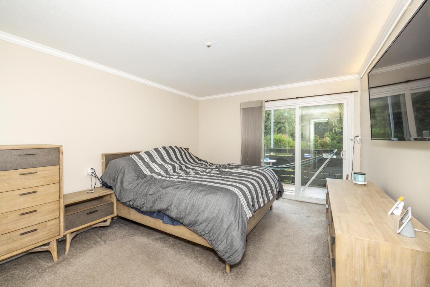 Detail Gallery Image 11 of 24 For 4008 Farm Hill Blvd #102,  Redwood City,  CA 94061 - 2 Beds | 1 Baths