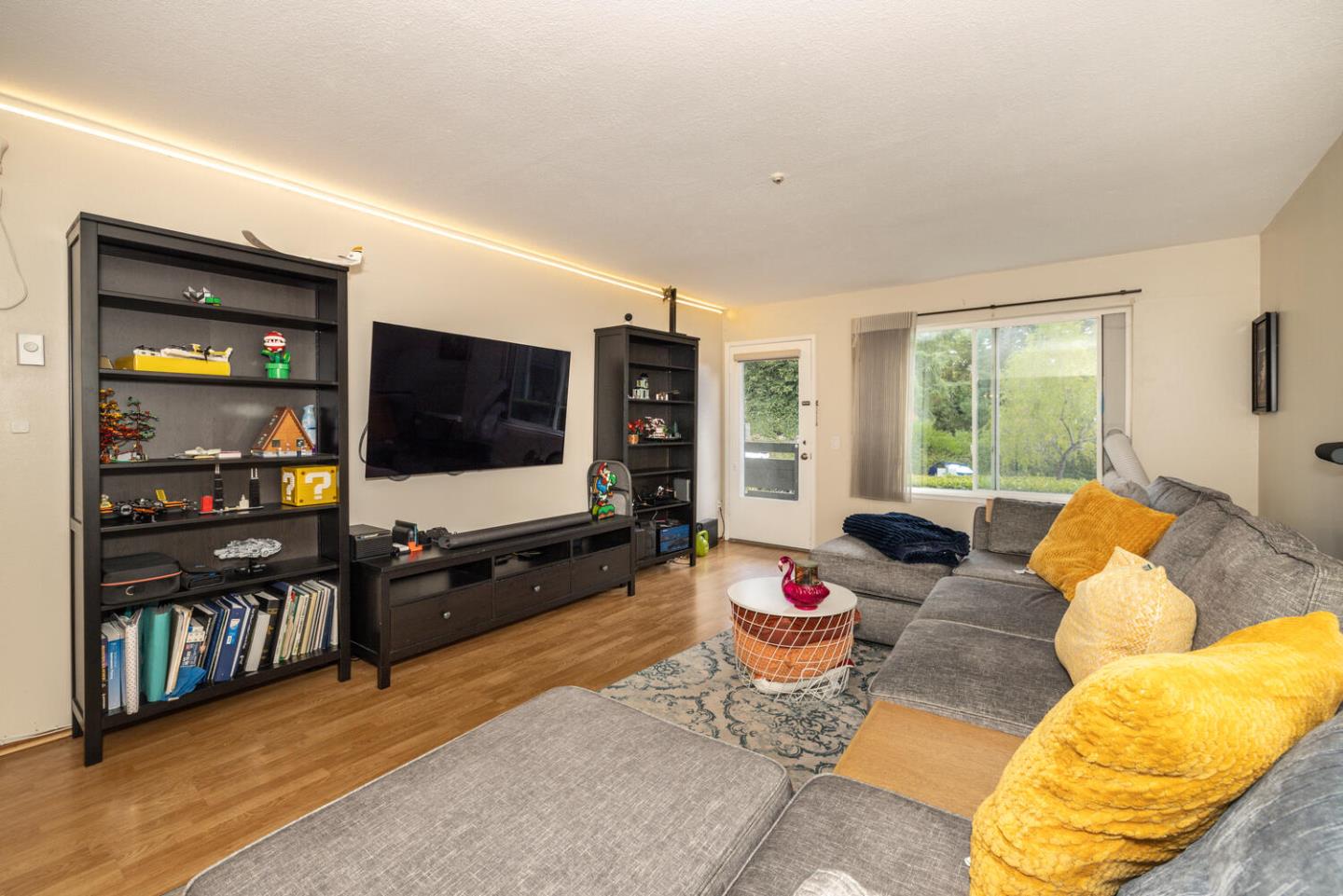 Detail Gallery Image 9 of 24 For 4008 Farm Hill Blvd #102,  Redwood City,  CA 94061 - 2 Beds | 1 Baths