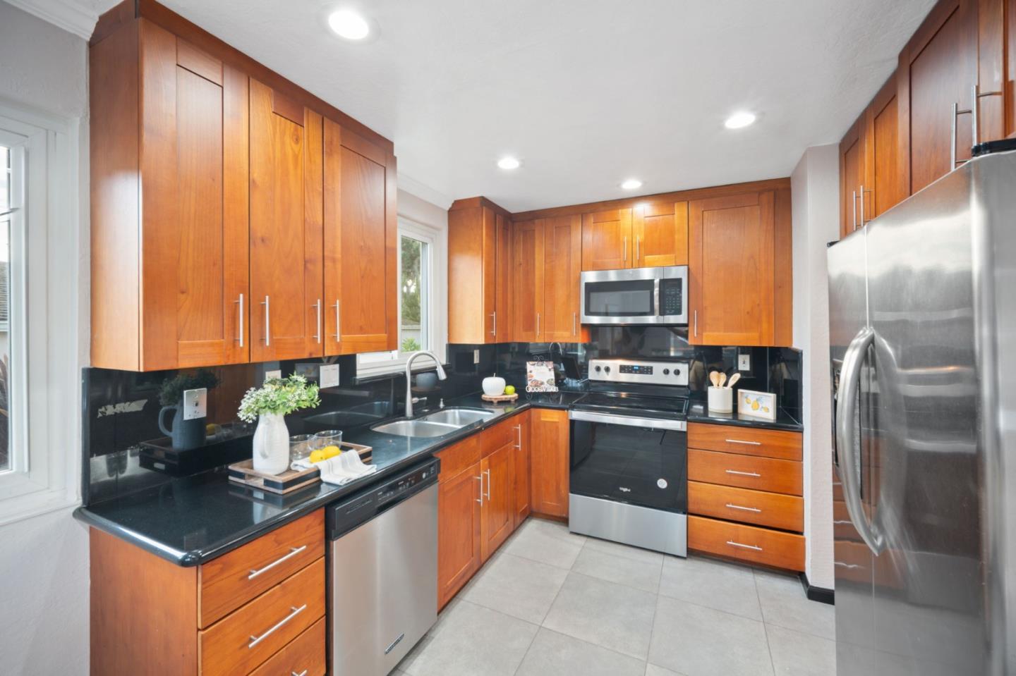 Detail Gallery Image 11 of 52 For 5 Bacon Ct, Daly City,  CA 94015 - 3 Beds | 3 Baths