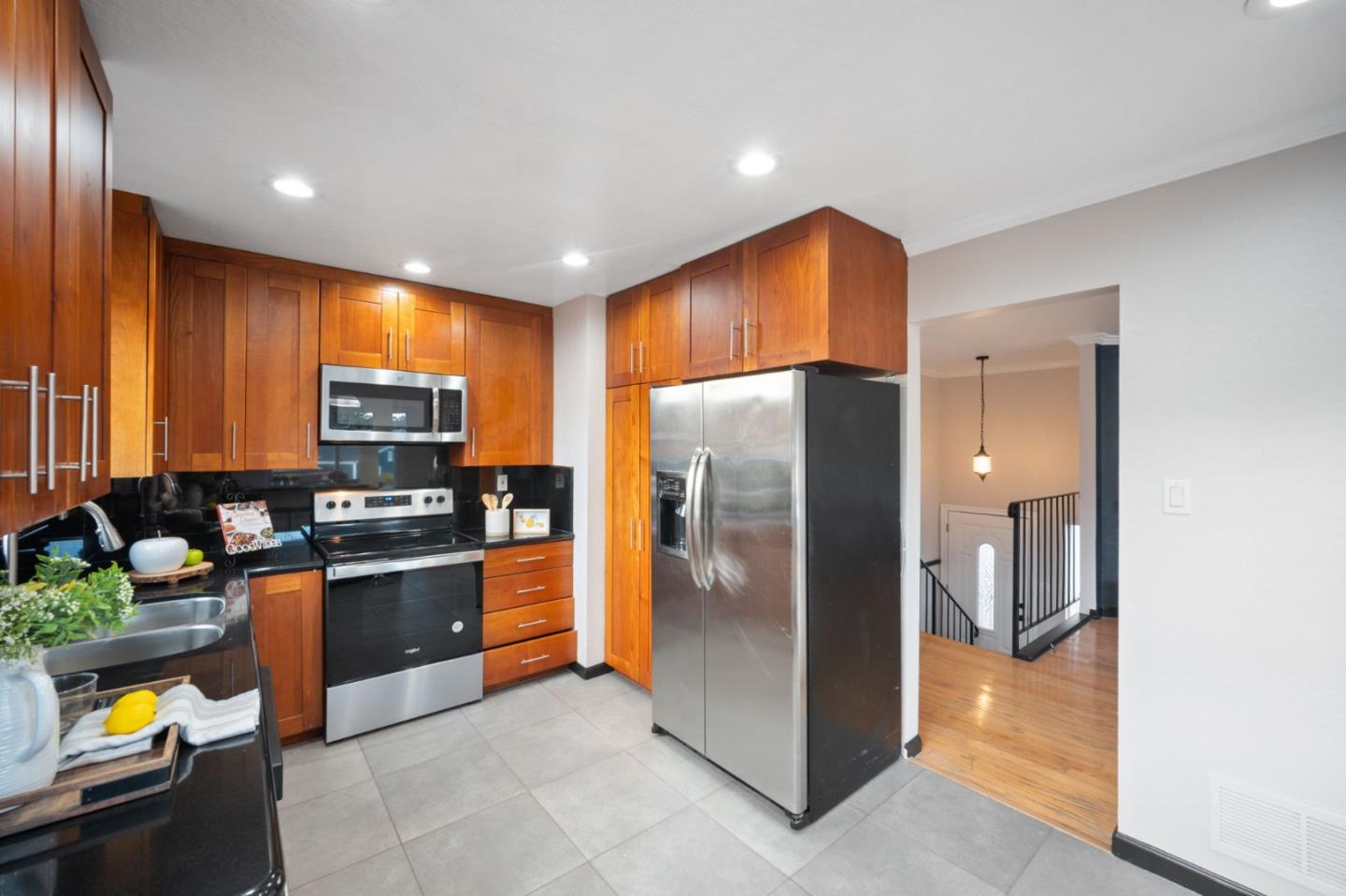 Detail Gallery Image 12 of 52 For 5 Bacon Ct, Daly City,  CA 94015 - 3 Beds | 3 Baths