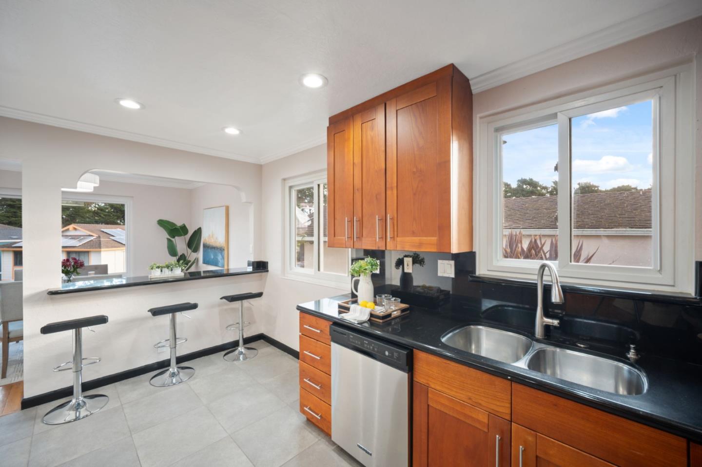 Detail Gallery Image 15 of 52 For 5 Bacon Ct, Daly City,  CA 94015 - 3 Beds | 3 Baths