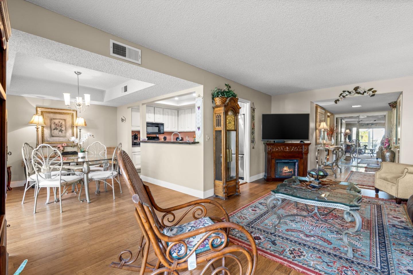 Detail Gallery Image 13 of 44 For 5437 Cribari Grn, San Jose,  CA 95135 - 2 Beds | 2 Baths