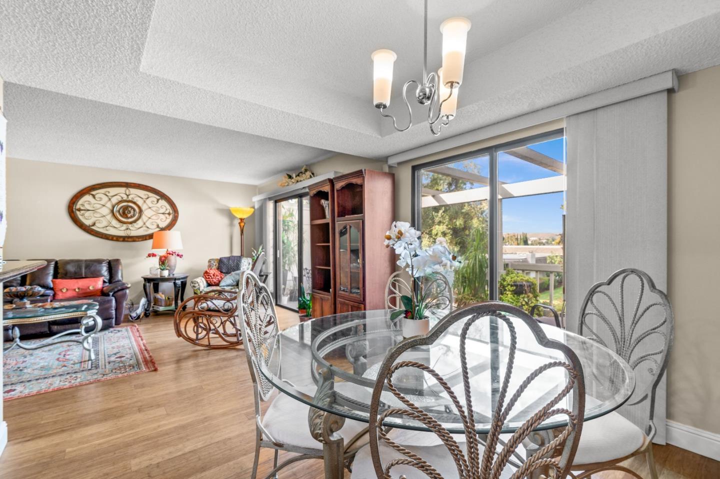 Detail Gallery Image 5 of 44 For 5437 Cribari Grn, San Jose,  CA 95135 - 2 Beds | 2 Baths