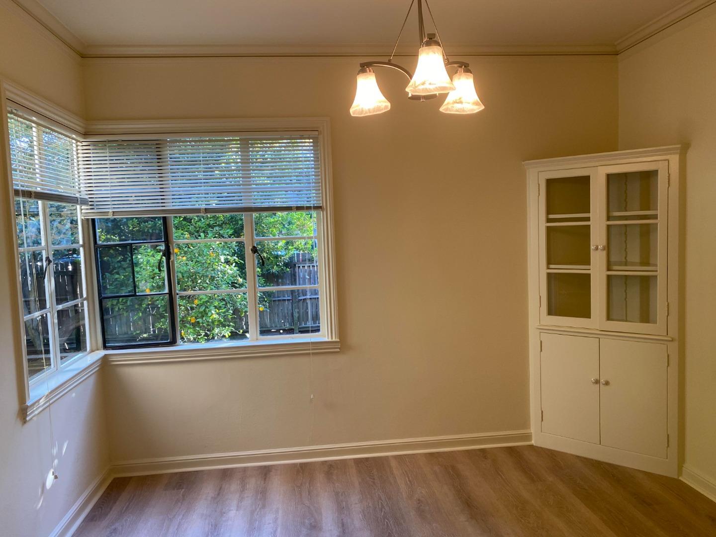 Detail Gallery Image 8 of 21 For 305 Catalpa St, San Mateo,  CA 94401 - – Beds | – Baths