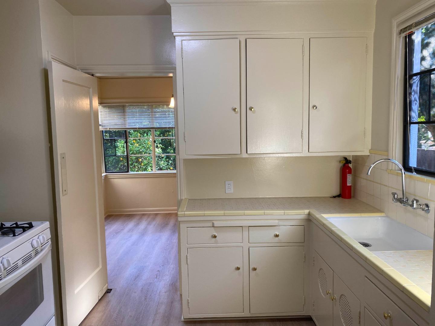 Detail Gallery Image 9 of 21 For 305 Catalpa St, San Mateo,  CA 94401 - – Beds | – Baths