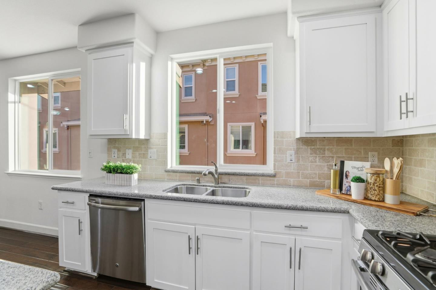 Detail Gallery Image 8 of 39 For 2037 Lee Way, Milpitas,  CA 95035 - 3 Beds | 3 Baths