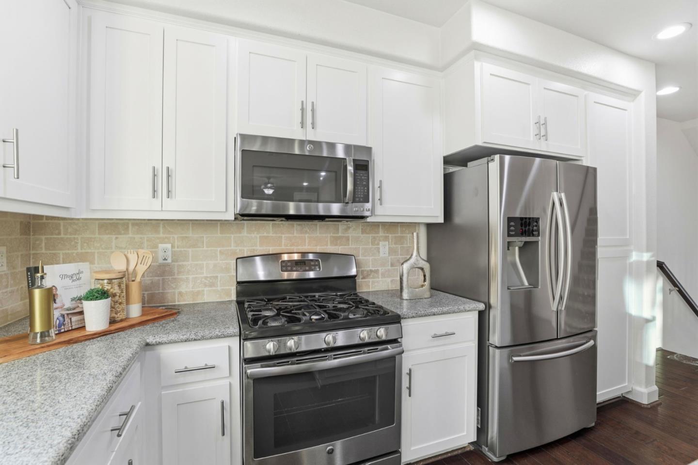 Detail Gallery Image 9 of 39 For 2037 Lee Way, Milpitas,  CA 95035 - 3 Beds | 3 Baths