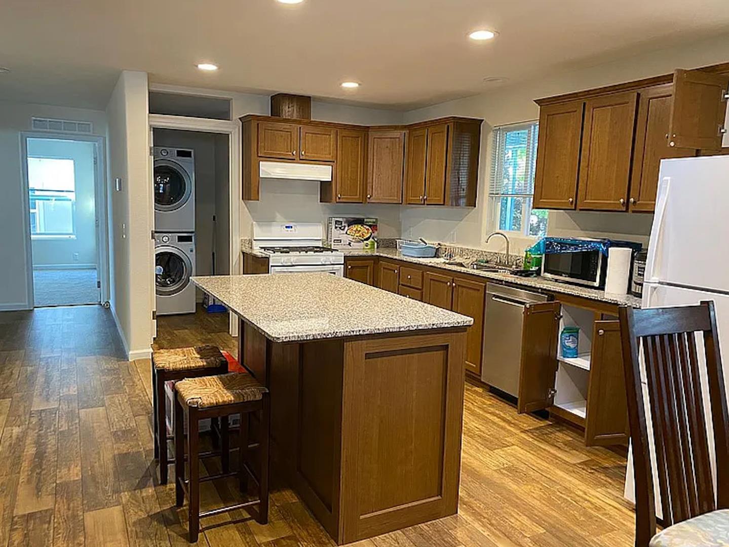 Detail Gallery Image 2 of 9 For 1075 Space Park Way #134,  Mountain View,  CA 94043 - 3 Beds | 2 Baths