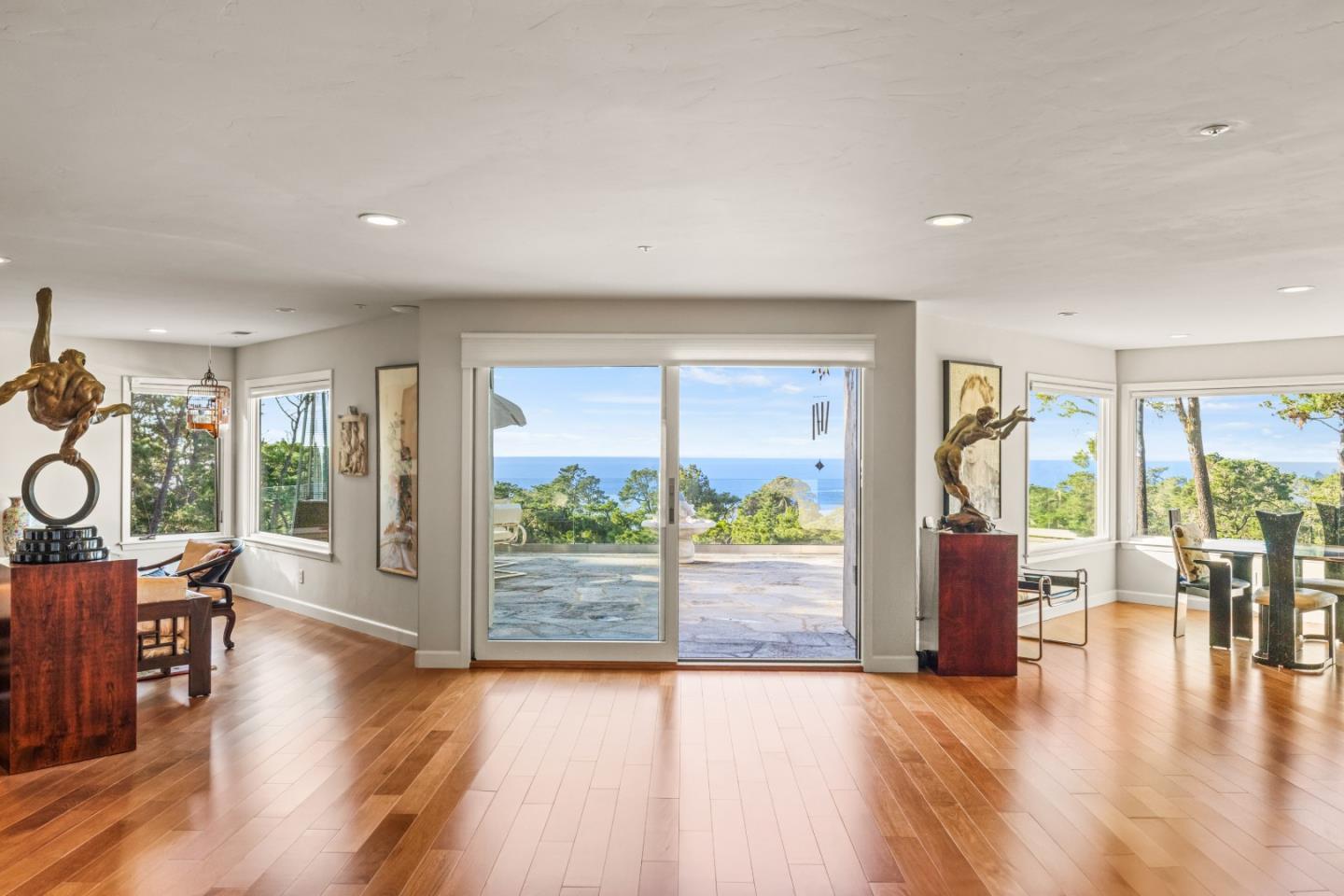 Detail Gallery Image 11 of 41 For 100 Cypress Way, Carmel,  CA 93923 - 5 Beds | 4/1 Baths