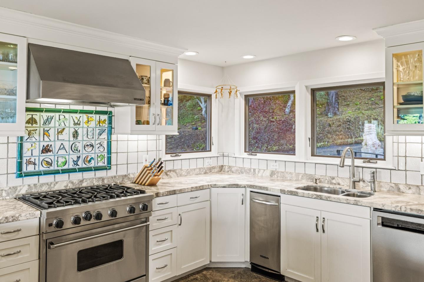 Detail Gallery Image 17 of 41 For 100 Cypress Way, Carmel,  CA 93923 - 5 Beds | 4/1 Baths