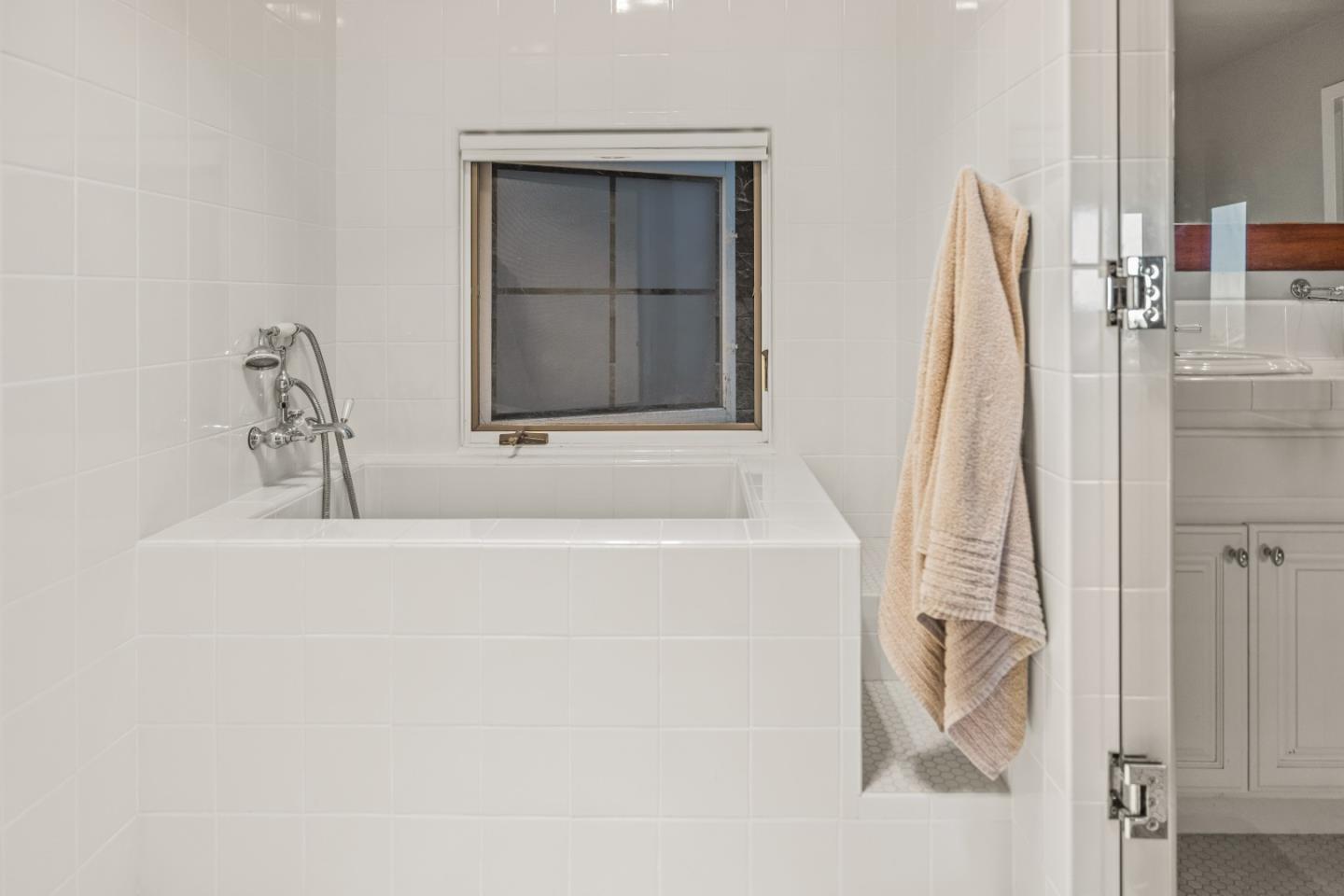 Detail Gallery Image 23 of 41 For 100 Cypress Way, Carmel,  CA 93923 - 5 Beds | 4/1 Baths