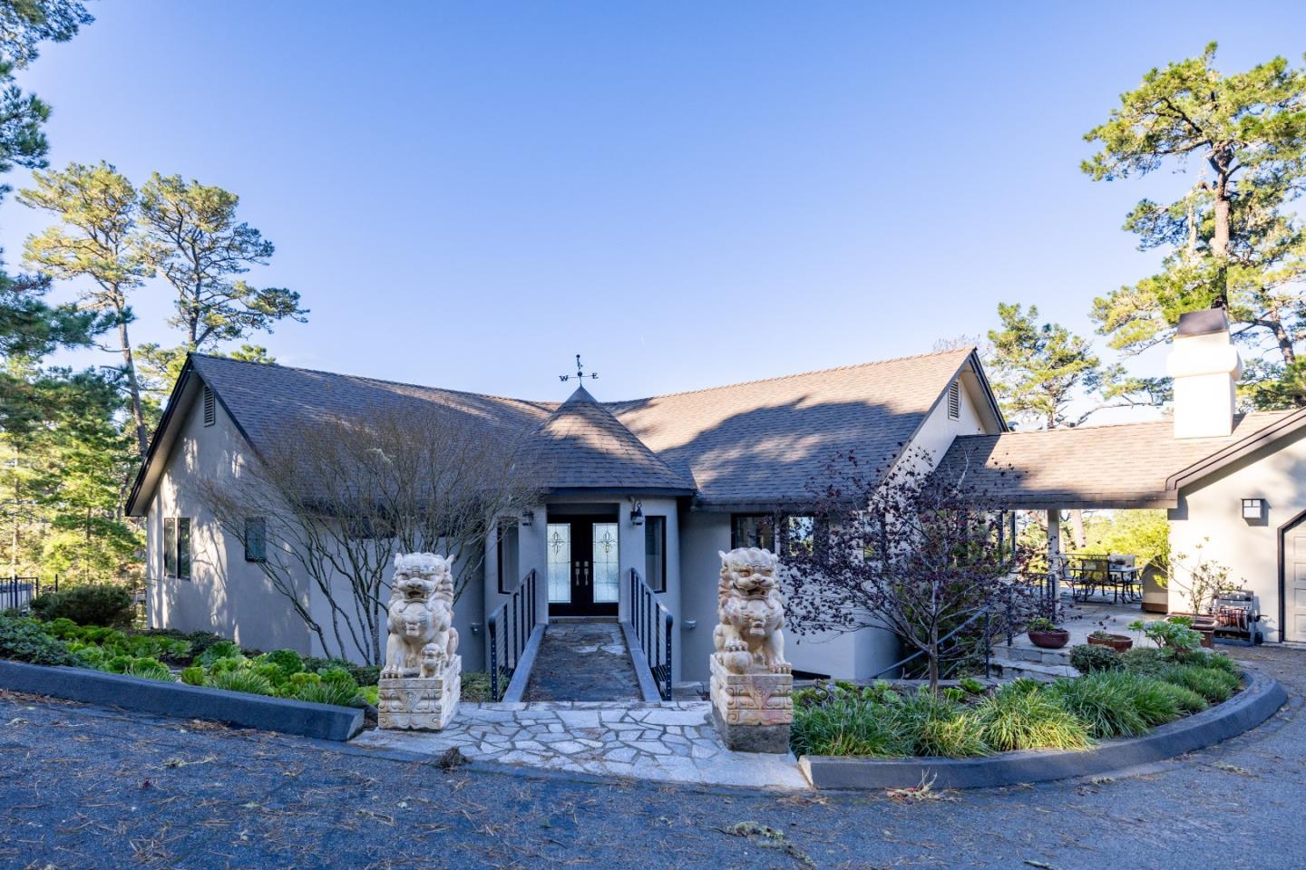 Detail Gallery Image 4 of 41 For 100 Cypress Way, Carmel,  CA 93923 - 5 Beds | 4/1 Baths