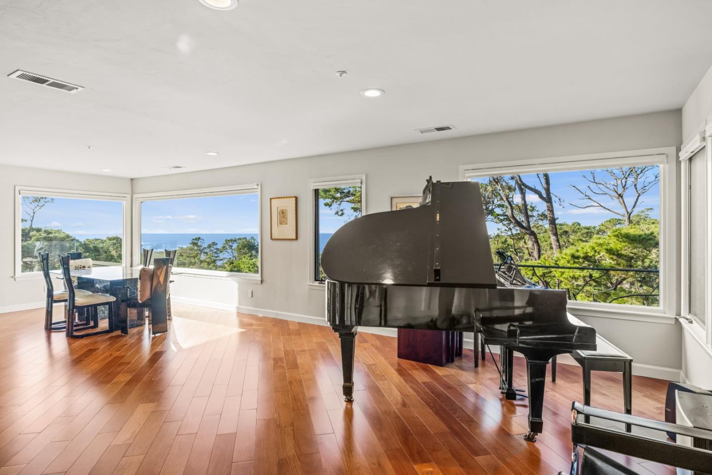 Detail Gallery Image 9 of 41 For 100 Cypress Way, Carmel,  CA 93923 - 5 Beds | 4/1 Baths