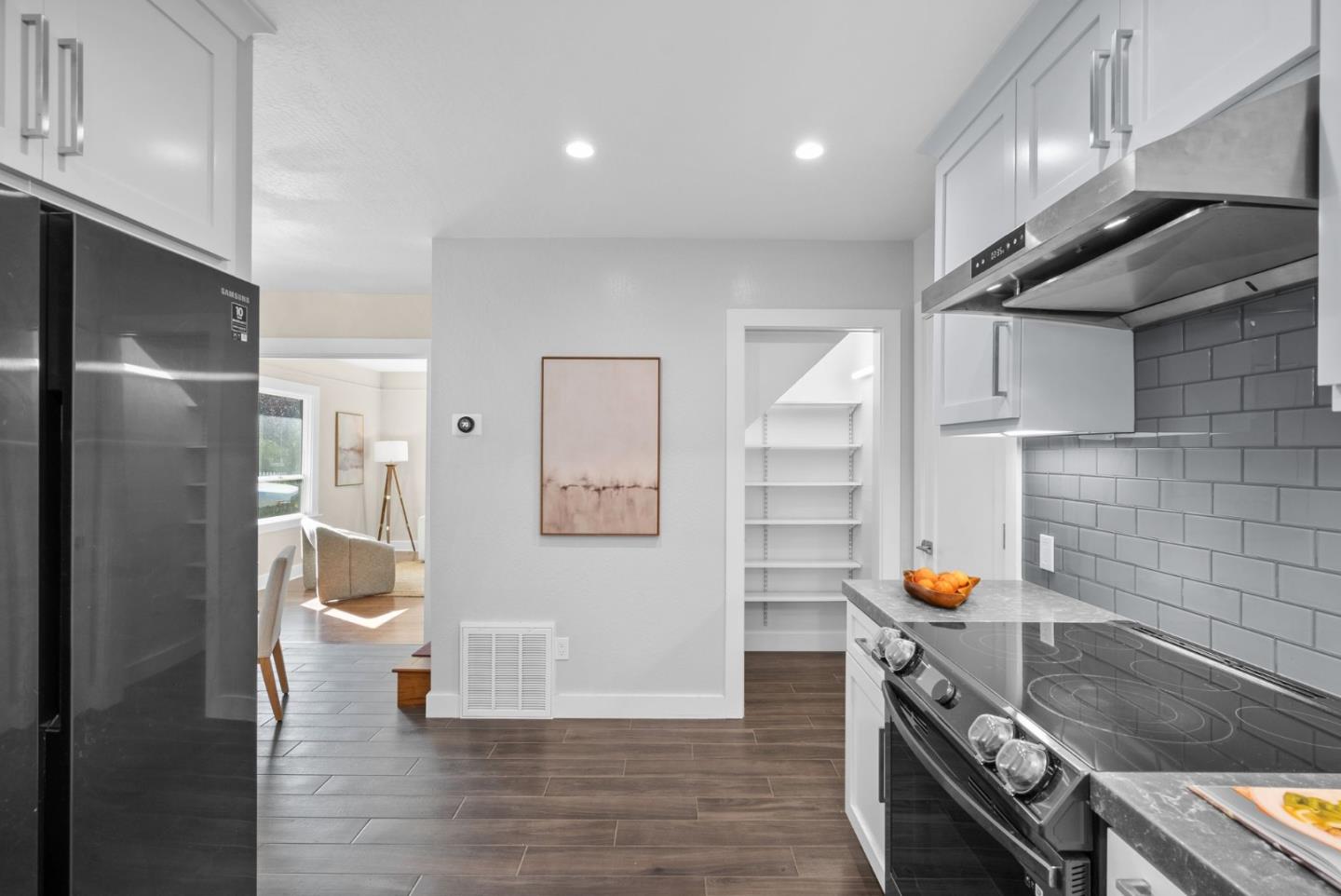 Detail Gallery Image 12 of 75 For 389 E Washington Ave, Sunnyvale,  CA 94086 - 4 Beds | 1/1 Baths