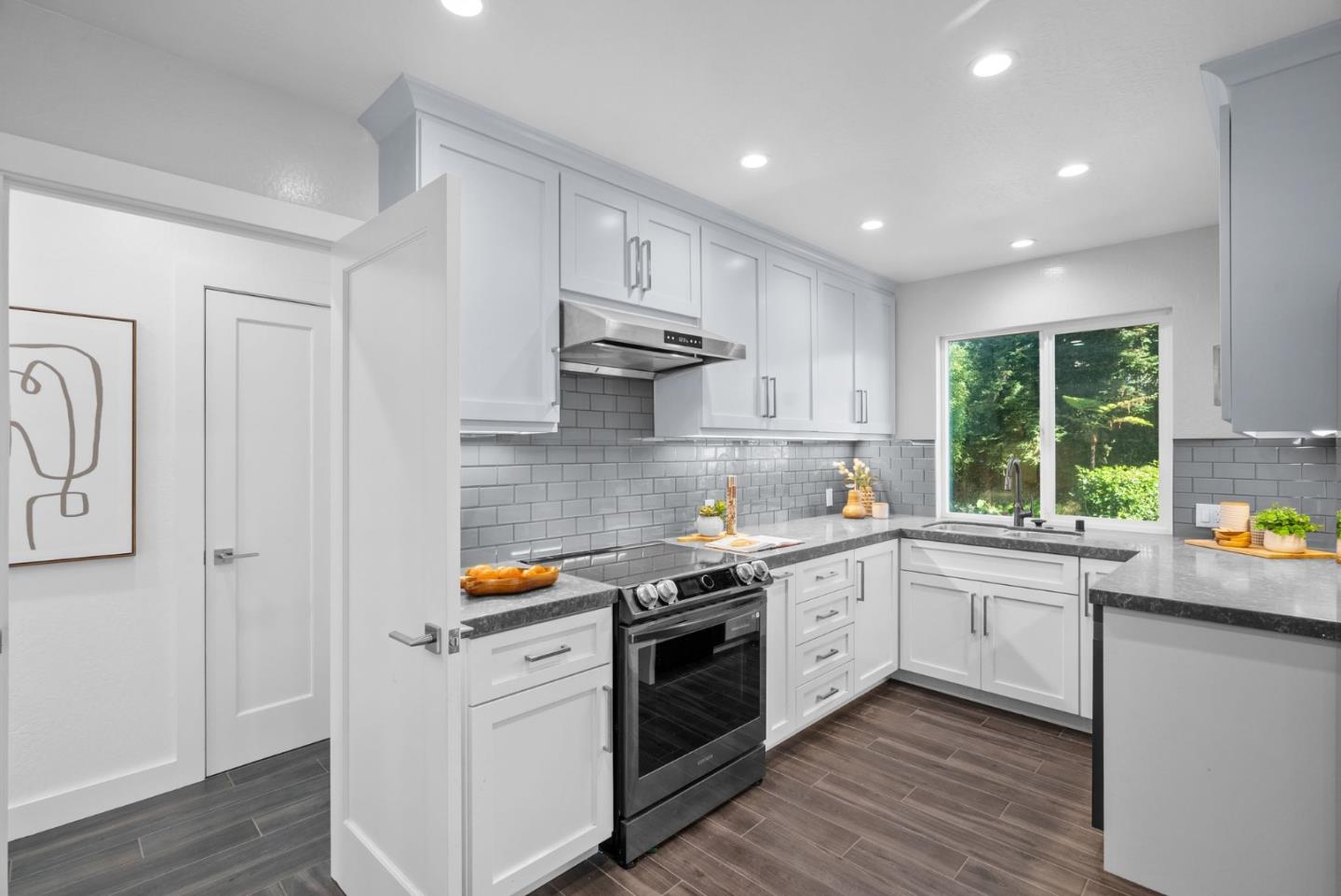 Detail Gallery Image 14 of 75 For 389 E Washington Ave, Sunnyvale,  CA 94086 - 4 Beds | 1/1 Baths