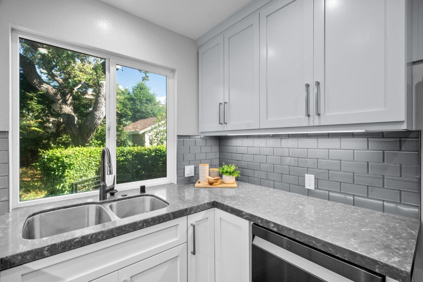 Detail Gallery Image 15 of 75 For 389 E Washington Ave, Sunnyvale,  CA 94086 - 4 Beds | 1/1 Baths