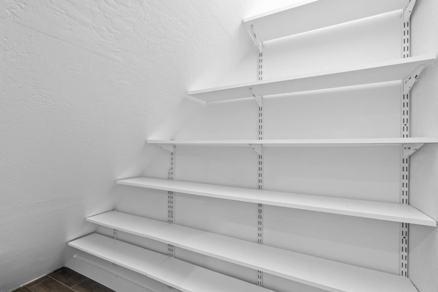 Detail Gallery Image 34 of 75 For 389 E Washington Ave, Sunnyvale,  CA 94086 - 4 Beds | 1/1 Baths