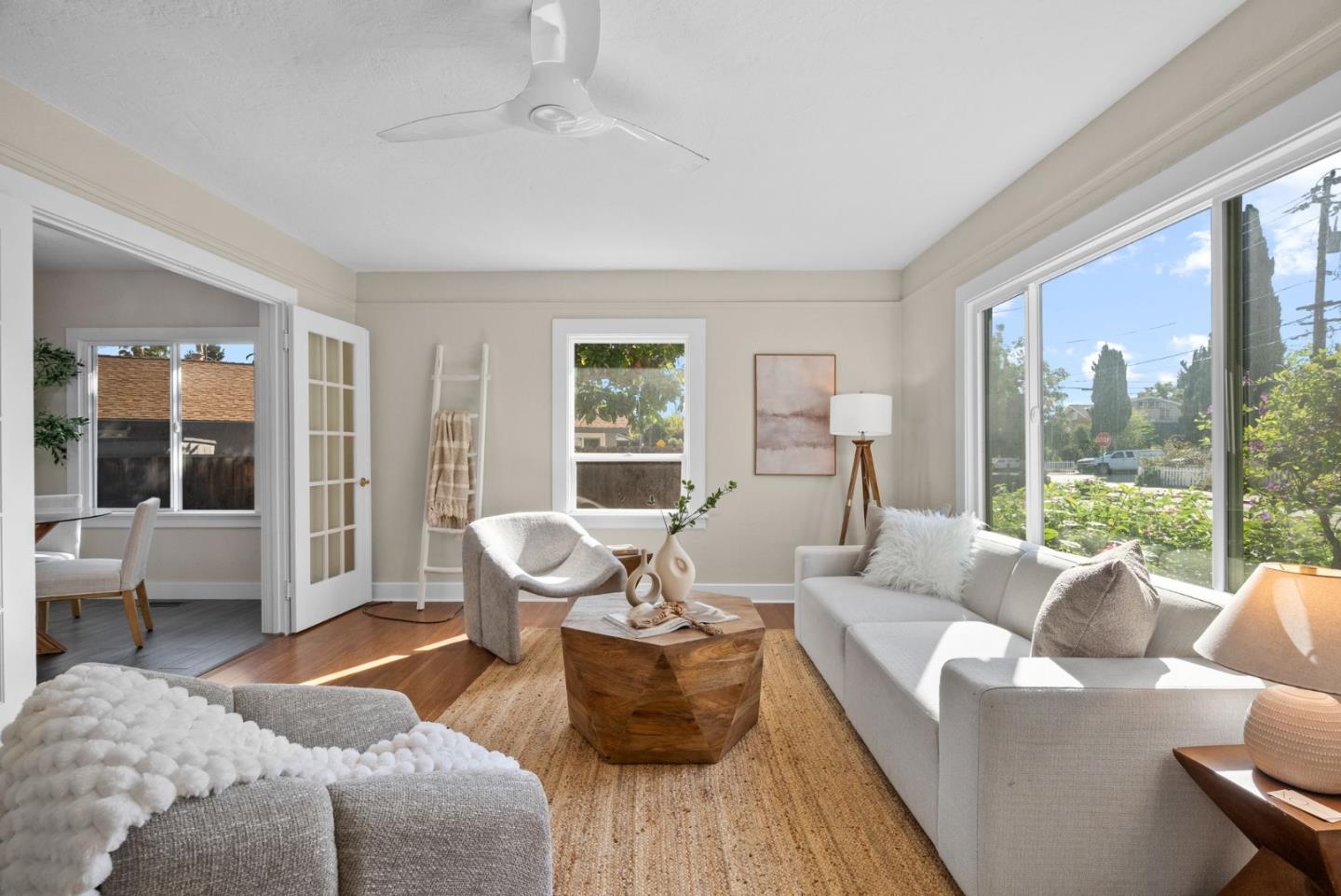 Detail Gallery Image 5 of 75 For 389 E Washington Ave, Sunnyvale,  CA 94086 - 4 Beds | 1/1 Baths