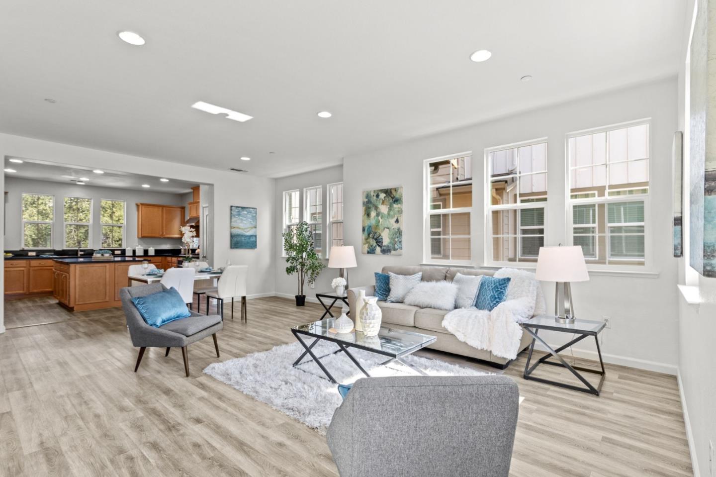 Detail Gallery Image 10 of 26 For 6630 S Mariposa Ln, Dublin,  CA 94568 - 4 Beds | 3/1 Baths