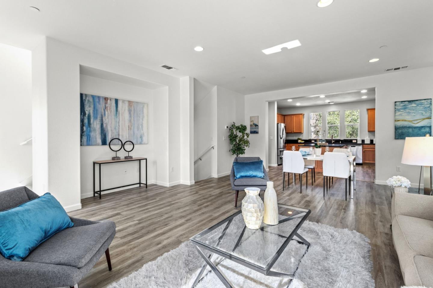 Detail Gallery Image 11 of 26 For 6630 S Mariposa Ln, Dublin,  CA 94568 - 4 Beds | 3/1 Baths