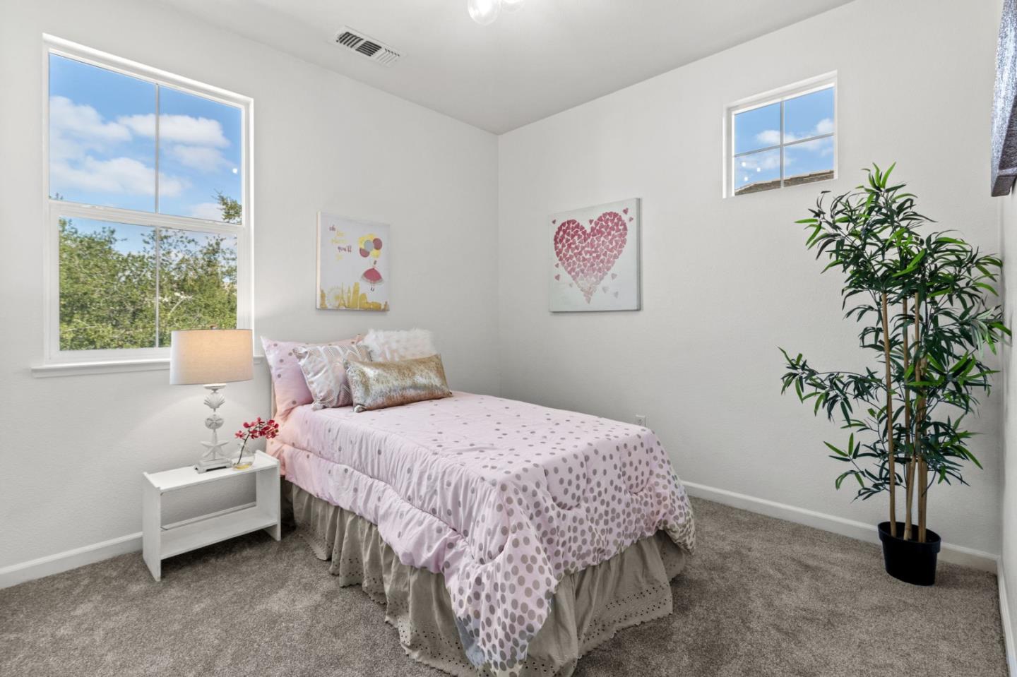 Detail Gallery Image 15 of 26 For 6630 S Mariposa Ln, Dublin,  CA 94568 - 4 Beds | 3/1 Baths