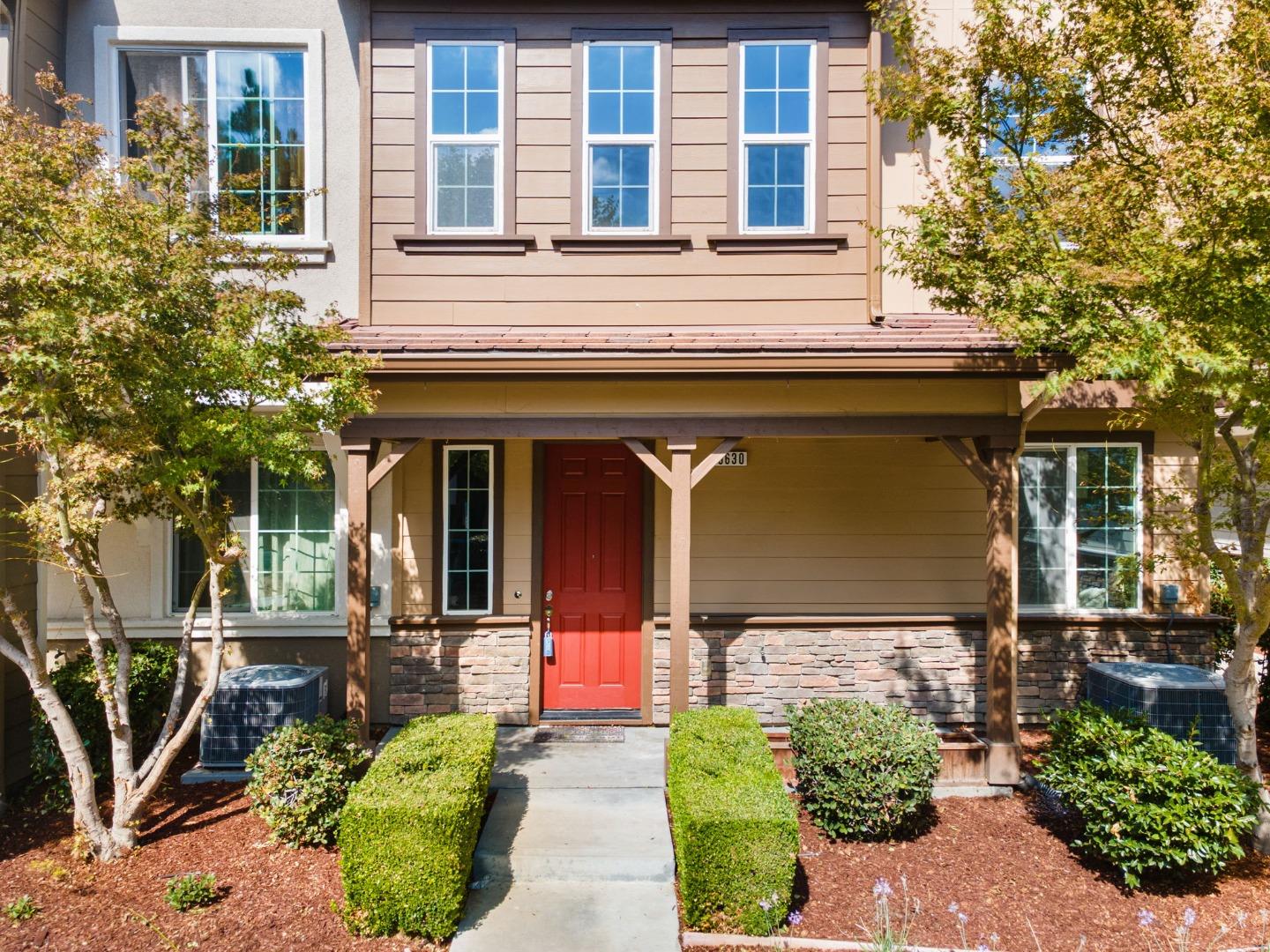 Detail Gallery Image 2 of 26 For 6630 S Mariposa Ln, Dublin,  CA 94568 - 4 Beds | 3/1 Baths