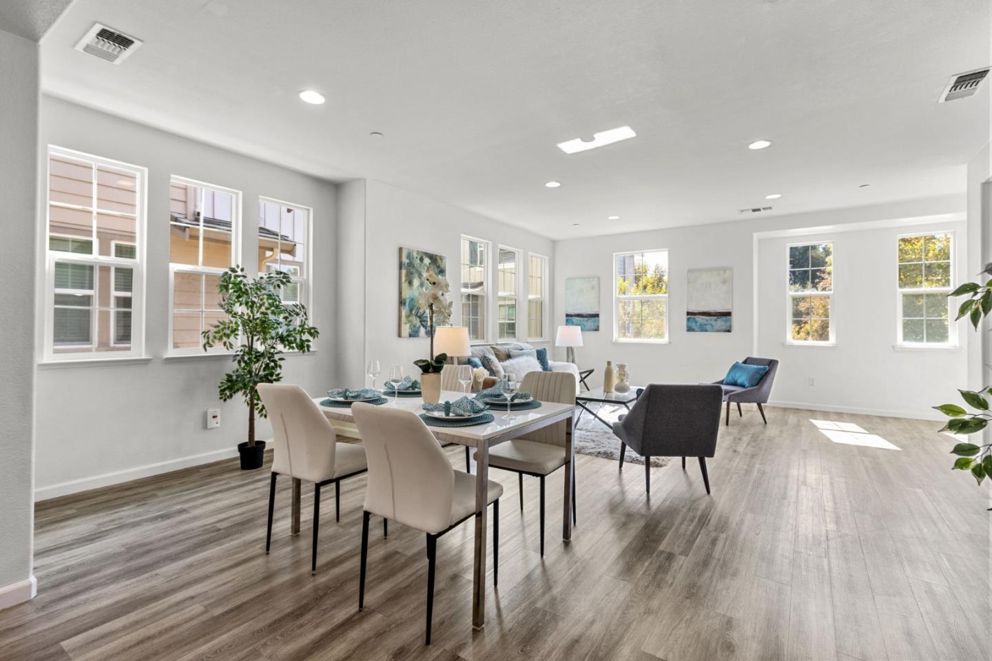 Detail Gallery Image 6 of 26 For 6630 S Mariposa Ln, Dublin,  CA 94568 - 4 Beds | 3/1 Baths