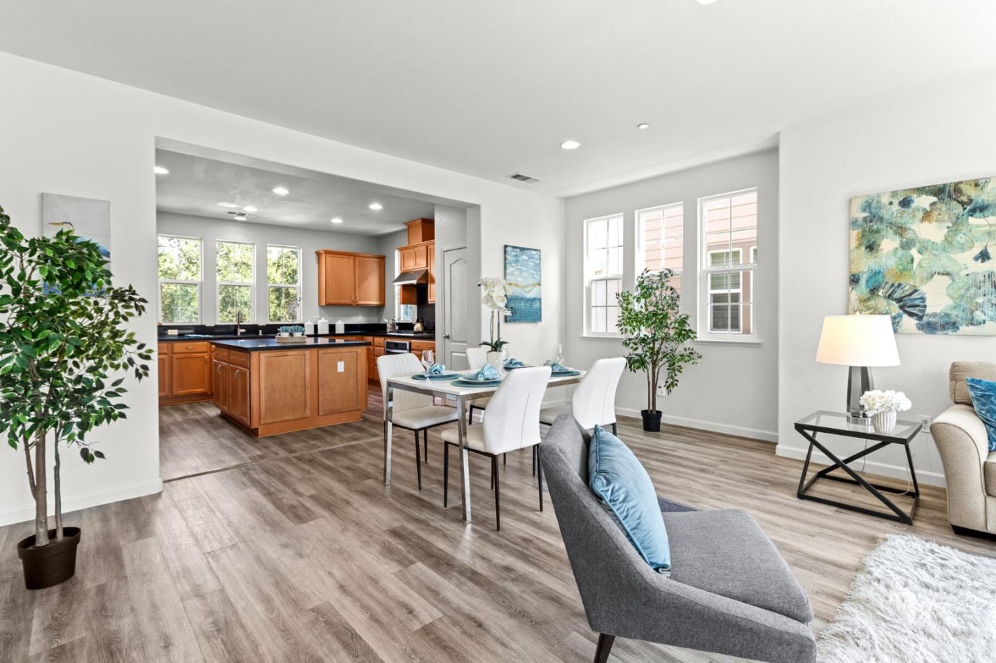 Detail Gallery Image 8 of 26 For 6630 S Mariposa Ln, Dublin,  CA 94568 - 4 Beds | 3/1 Baths