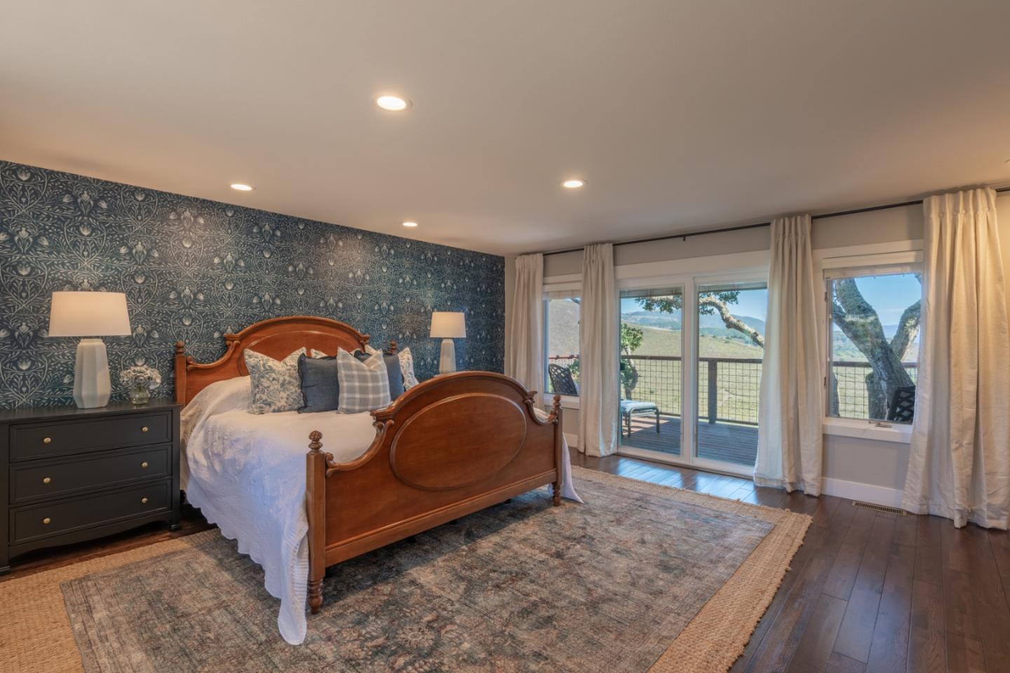 Detail Gallery Image 14 of 34 For 25530 via Paloma, Carmel,  CA 93923 - 3 Beds | 3 Baths