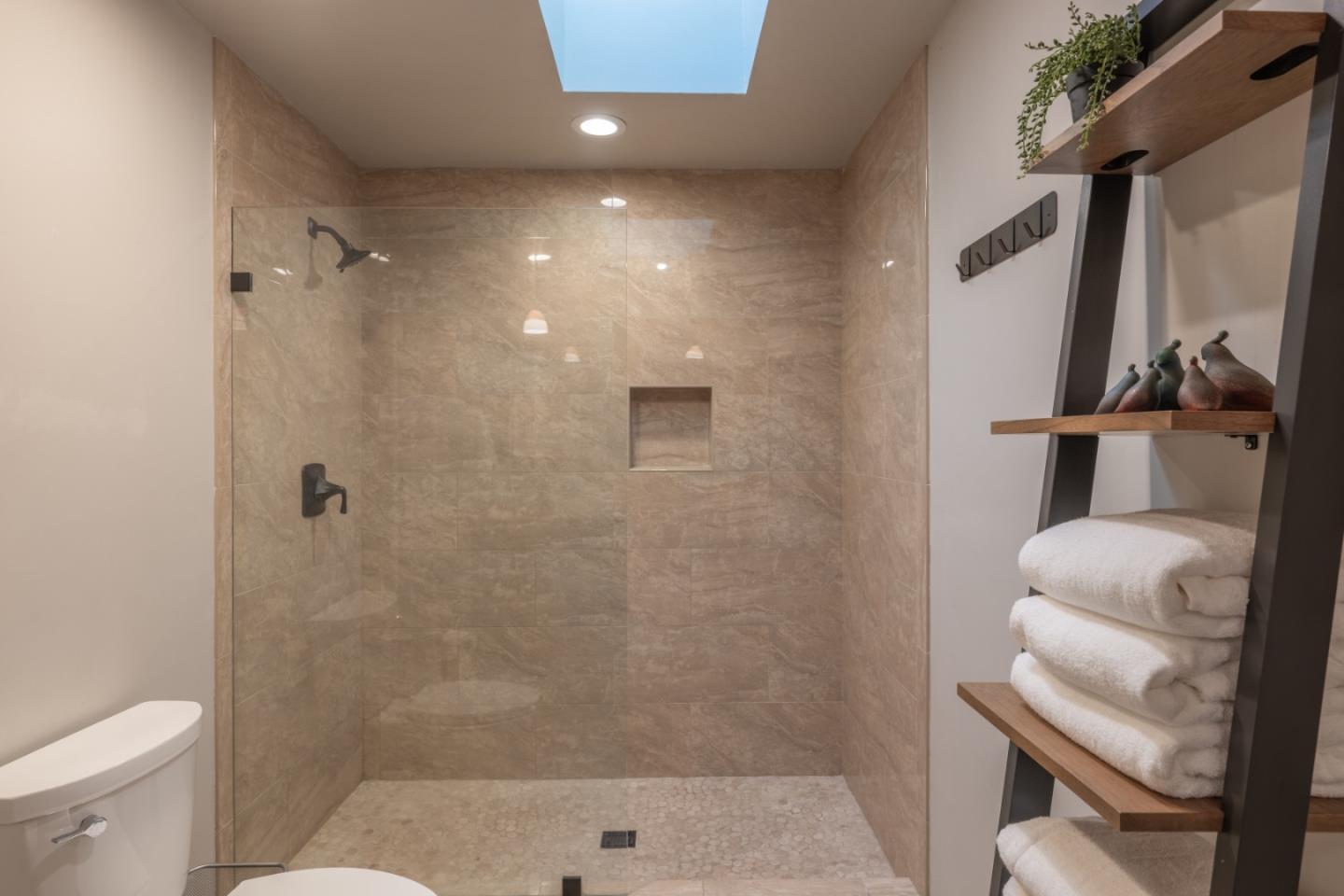 Detail Gallery Image 21 of 34 For 25530 via Paloma, Carmel,  CA 93923 - 3 Beds | 3 Baths