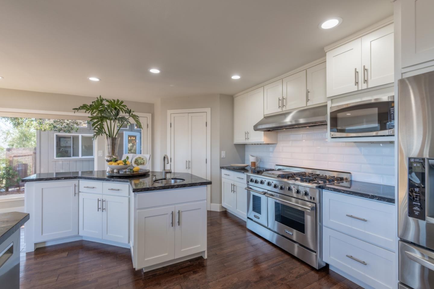 Detail Gallery Image 9 of 34 For 25530 via Paloma, Carmel,  CA 93923 - 3 Beds | 3 Baths