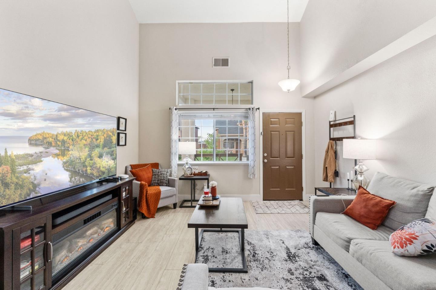 Detail Gallery Image 10 of 55 For 820 Woodcreek Way, Gilroy,  CA 95020 - 4 Beds | 2/1 Baths