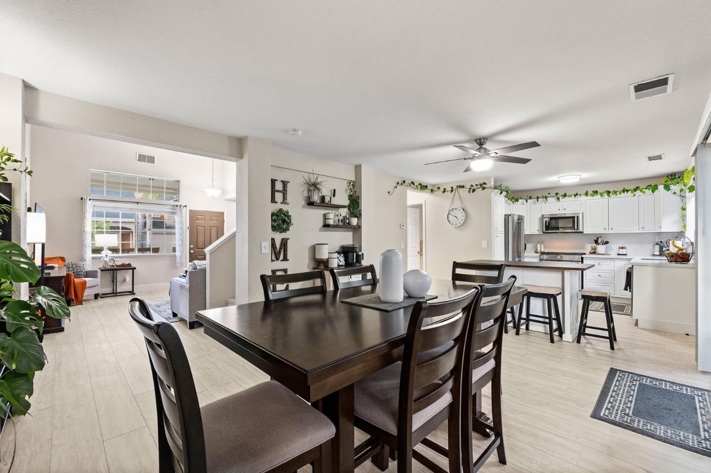 Detail Gallery Image 11 of 55 For 820 Woodcreek Way, Gilroy,  CA 95020 - 4 Beds | 2/1 Baths