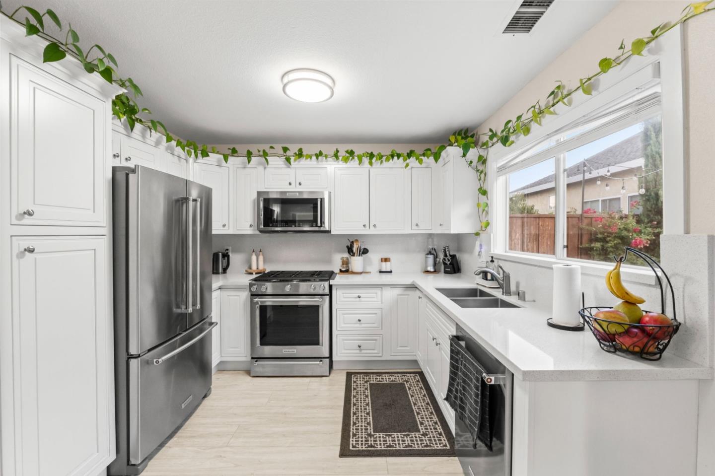 Detail Gallery Image 12 of 55 For 820 Woodcreek Way, Gilroy,  CA 95020 - 4 Beds | 2/1 Baths