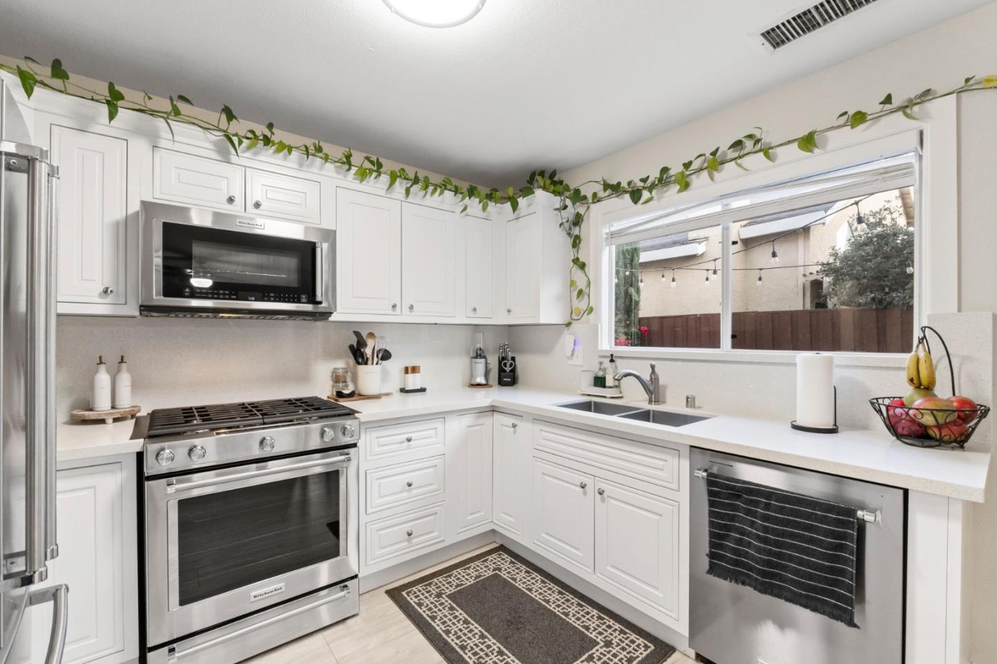 Detail Gallery Image 13 of 55 For 820 Woodcreek Way, Gilroy,  CA 95020 - 4 Beds | 2/1 Baths