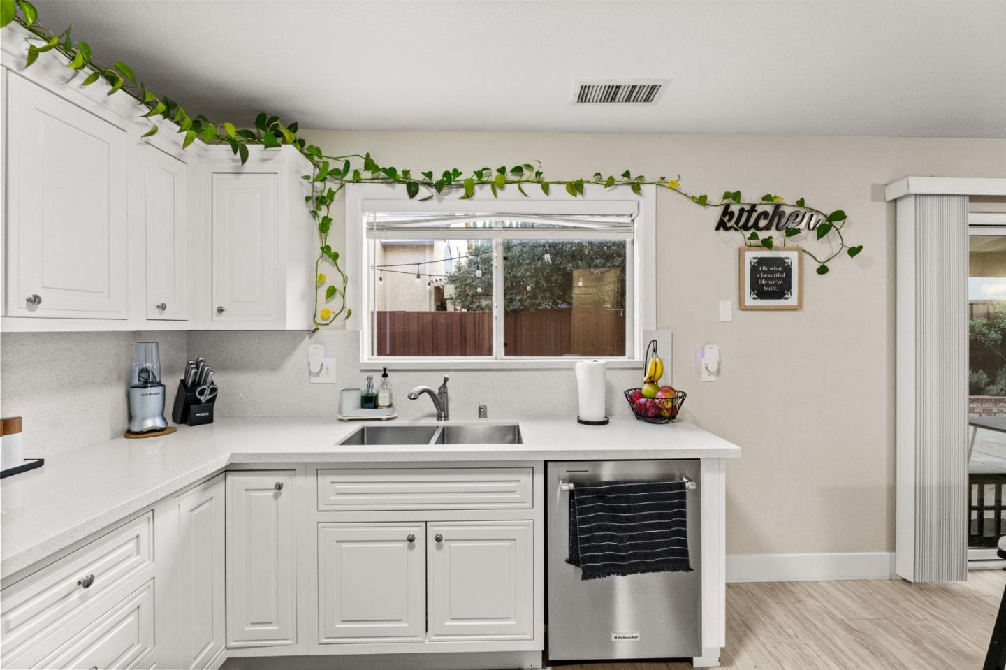 Detail Gallery Image 14 of 55 For 820 Woodcreek Way, Gilroy,  CA 95020 - 4 Beds | 2/1 Baths