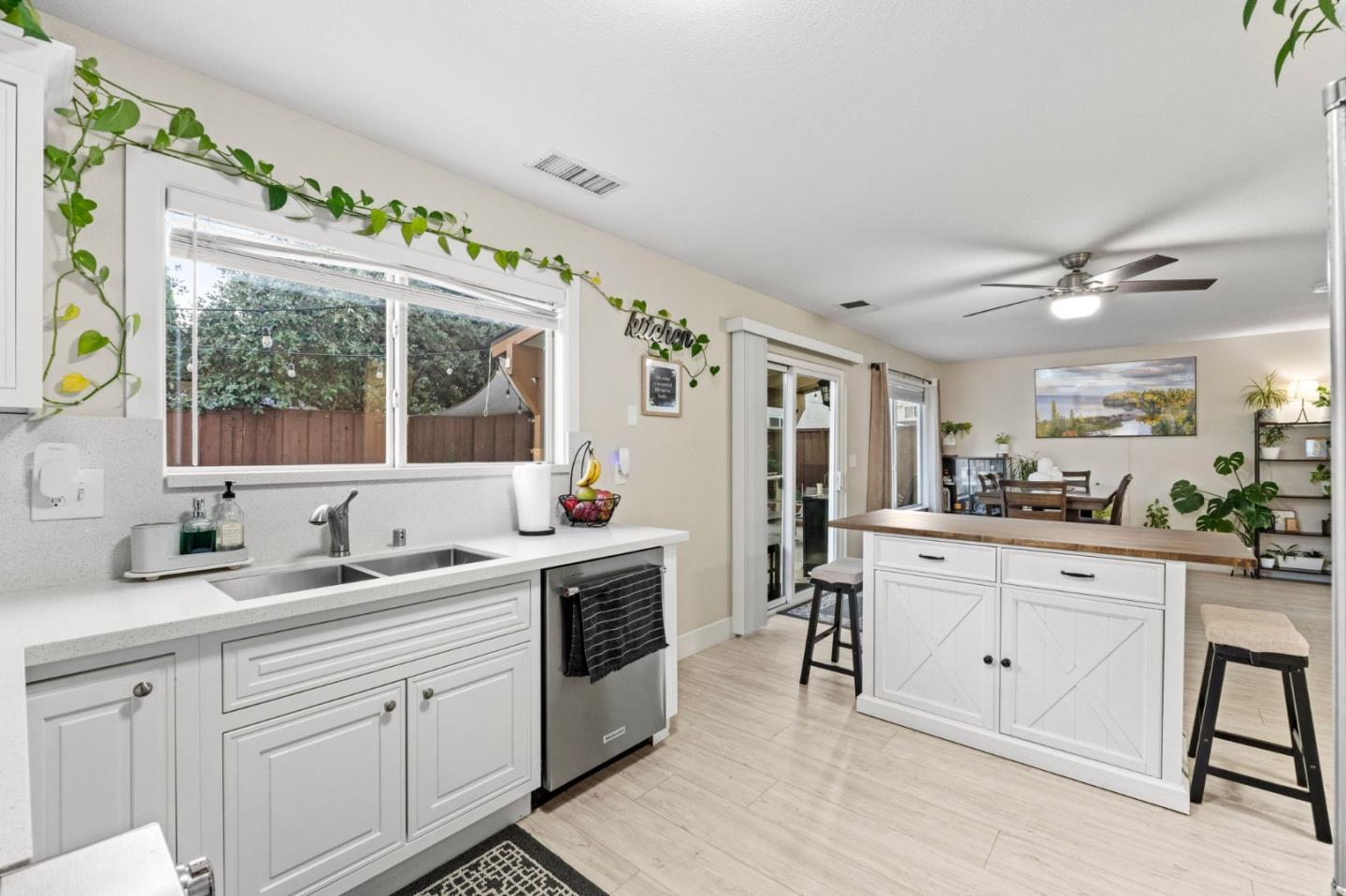 Detail Gallery Image 15 of 55 For 820 Woodcreek Way, Gilroy,  CA 95020 - 4 Beds | 2/1 Baths