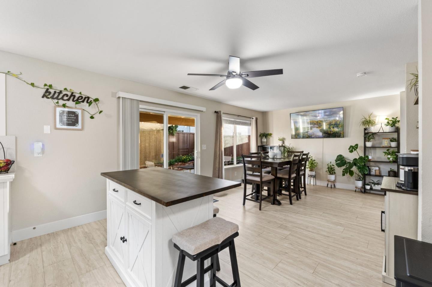 Detail Gallery Image 17 of 55 For 820 Woodcreek Way, Gilroy,  CA 95020 - 4 Beds | 2/1 Baths