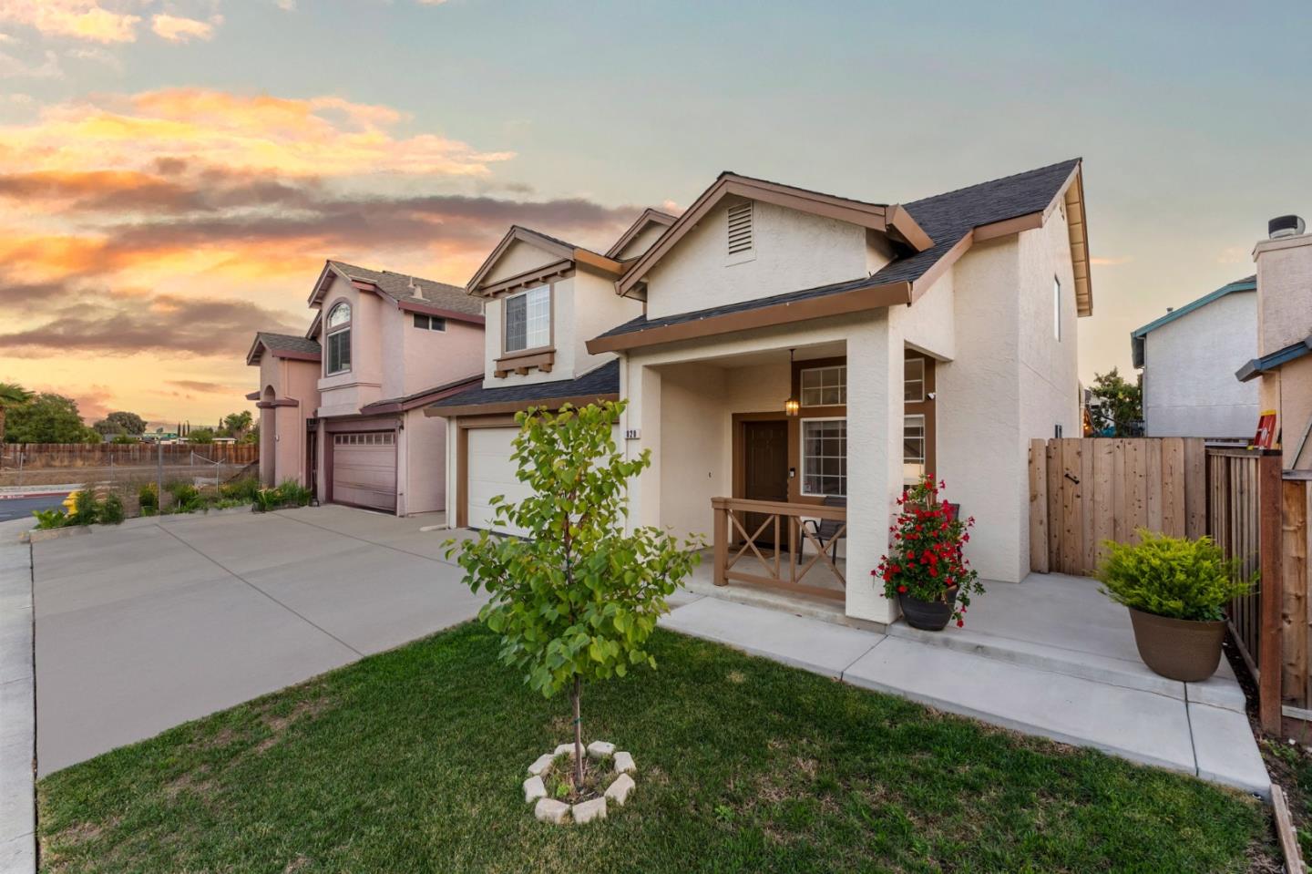 Detail Gallery Image 2 of 55 For 820 Woodcreek Way, Gilroy,  CA 95020 - 4 Beds | 2/1 Baths