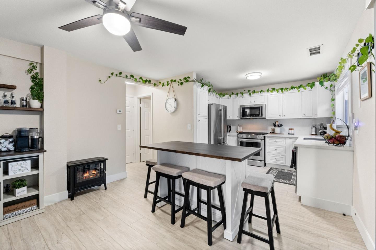 Detail Gallery Image 20 of 55 For 820 Woodcreek Way, Gilroy,  CA 95020 - 4 Beds | 2/1 Baths