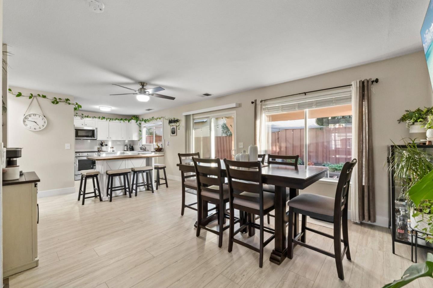 Detail Gallery Image 21 of 55 For 820 Woodcreek Way, Gilroy,  CA 95020 - 4 Beds | 2/1 Baths