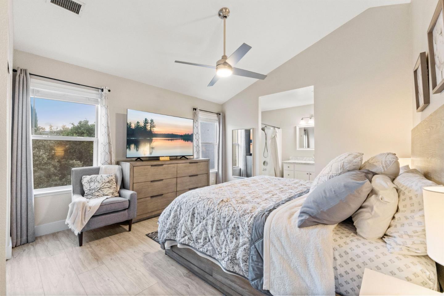 Detail Gallery Image 26 of 55 For 820 Woodcreek Way, Gilroy,  CA 95020 - 4 Beds | 2/1 Baths