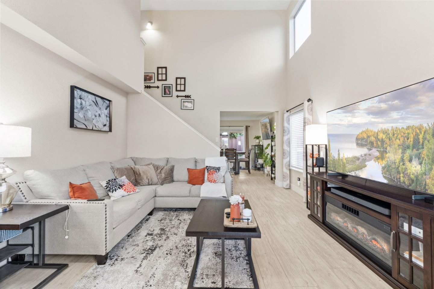 Detail Gallery Image 6 of 55 For 820 Woodcreek Way, Gilroy,  CA 95020 - 4 Beds | 2/1 Baths