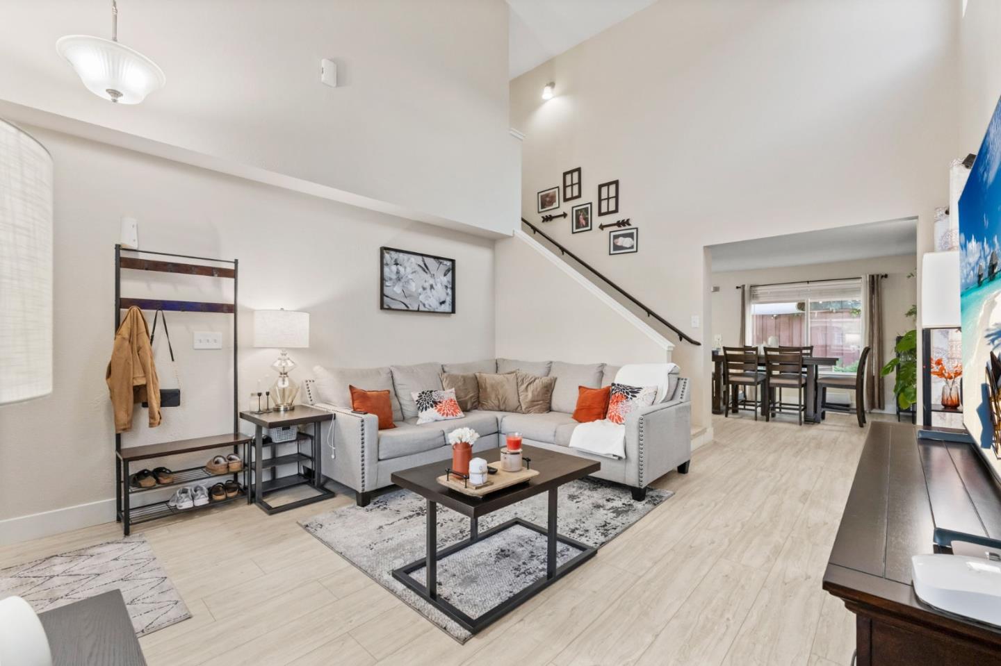 Detail Gallery Image 7 of 55 For 820 Woodcreek Way, Gilroy,  CA 95020 - 4 Beds | 2/1 Baths