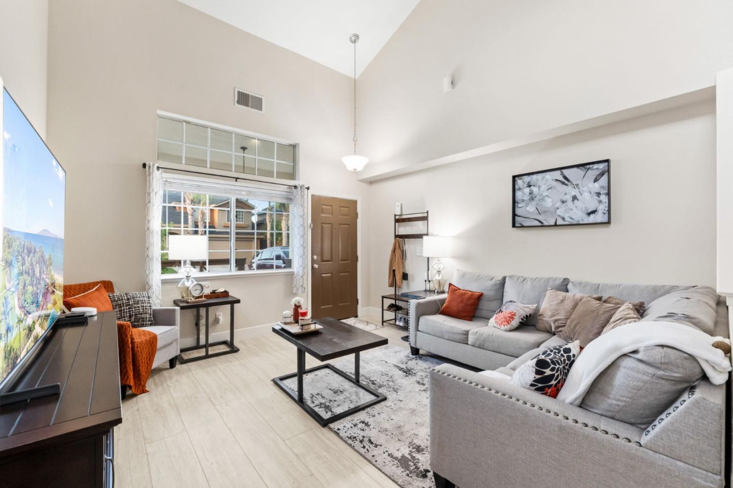 Detail Gallery Image 8 of 55 For 820 Woodcreek Way, Gilroy,  CA 95020 - 4 Beds | 2/1 Baths